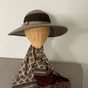 Vintage Gwenn Pennington/Michael Howard. Taupe and brown. One blemish